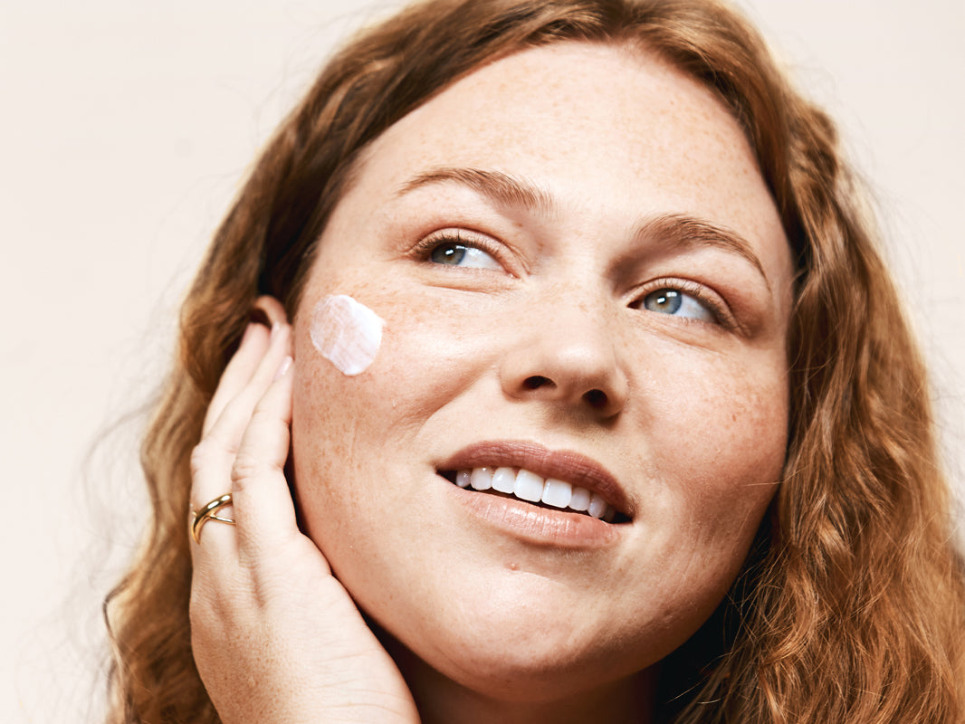 Shan applying Clarifying Prebiotic Moisturizer