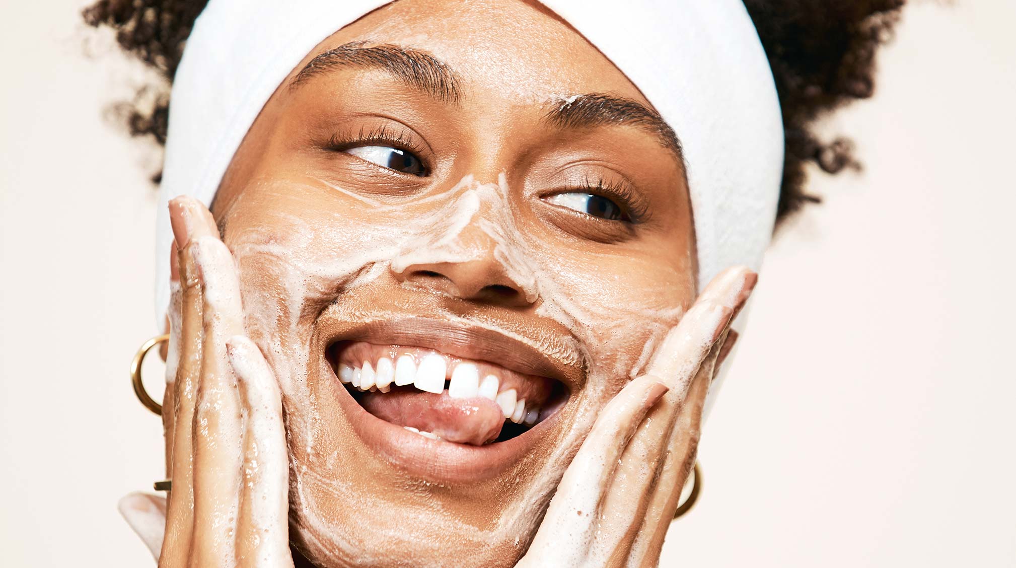 Why the Exfoliating Jelly Cleanser Is Perfect for Oily Acne Prone Skin