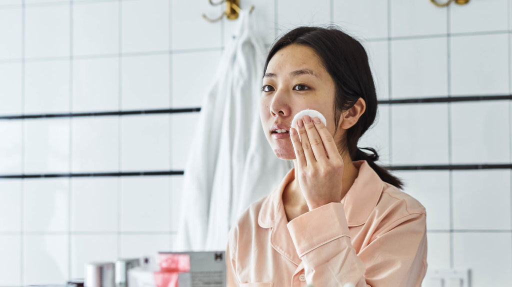 woman using chemical exfoliant
